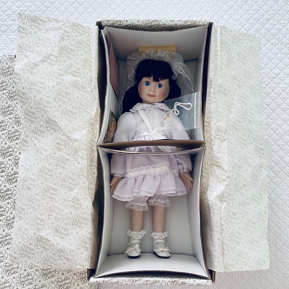 Franklin Heirloom First Holy Communion Collector Doll - Picture 2 of 6